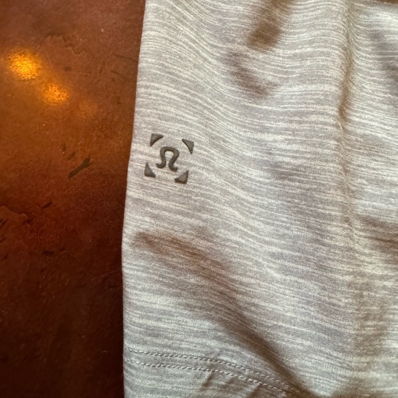 Lululemon Men’s size Small 7” liner-less Gray Short - Picture 3 of 3